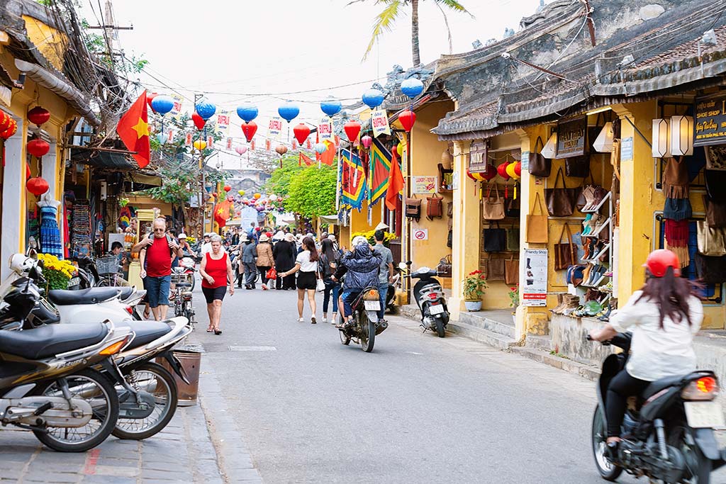 การเดินทางเที่ยวเวียดนามโดยการเช่ารถมอเตอร์ไซด์เพื่อเดินทางระหว่างเมือง