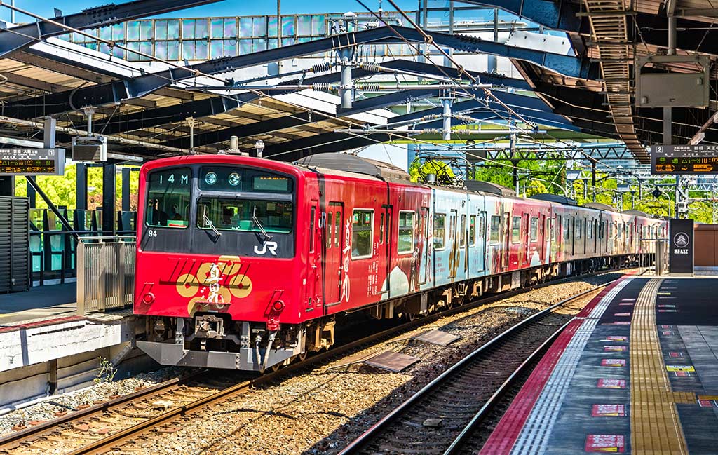 loop line train morinomiya station osaka japan