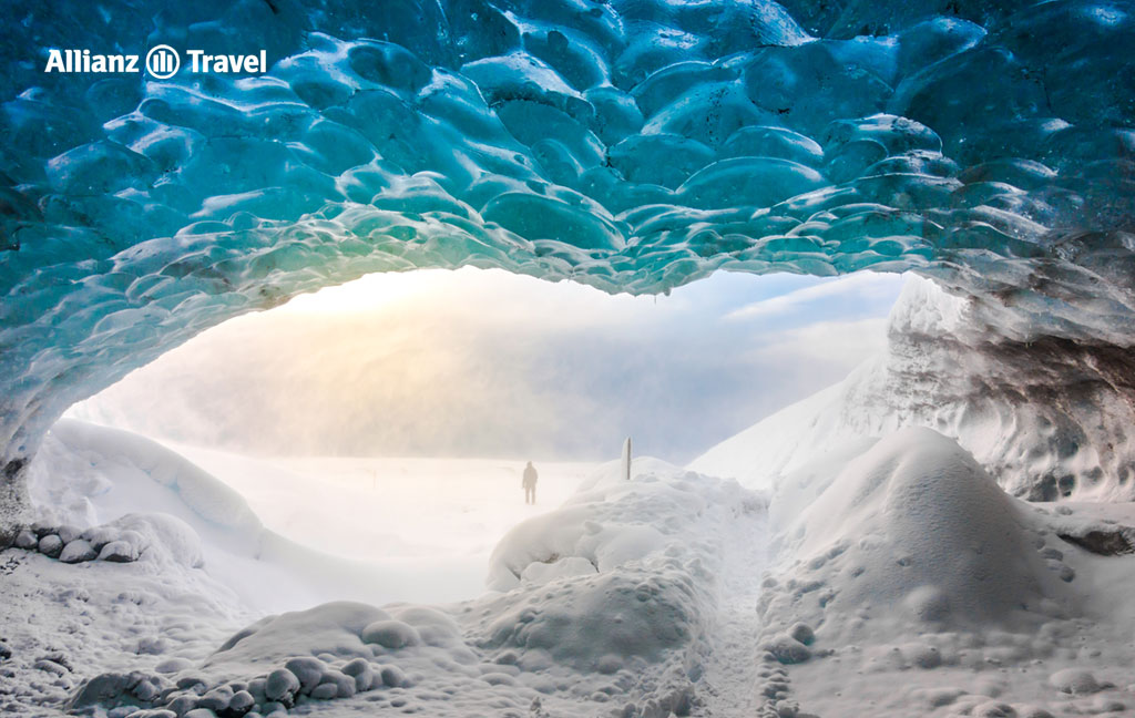 Ice Cave in Iceland, เที่ยวไอซ์แลนด์ราคาประหยัด
