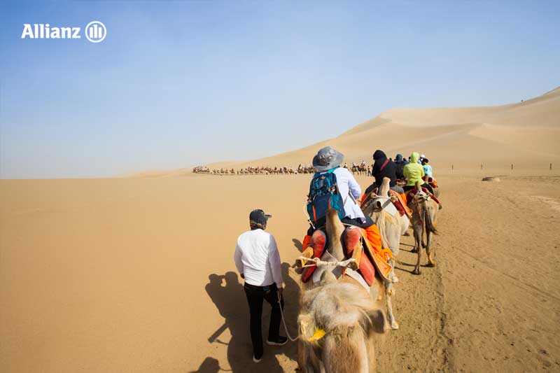 ขี่อูฐกลางทะเลทรายทากลามากัน (Taklamakan Desert)